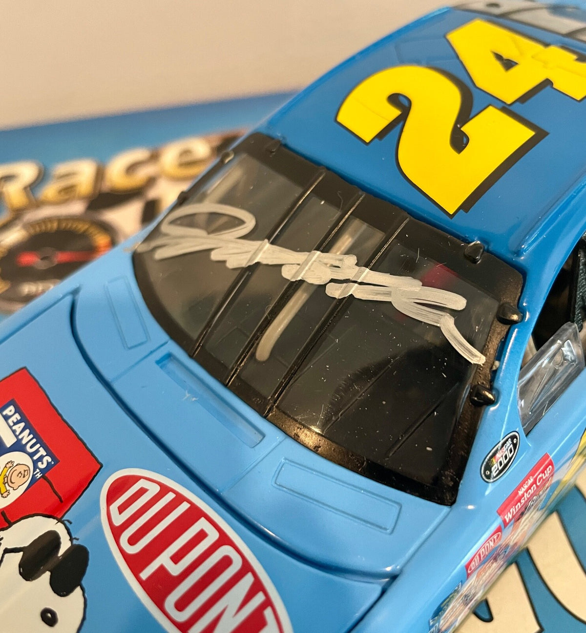 2000 Jeff Gordon Snoopy Peanuts Dupont Signed Auto 1/24 Diecast 2 Car Set COA1