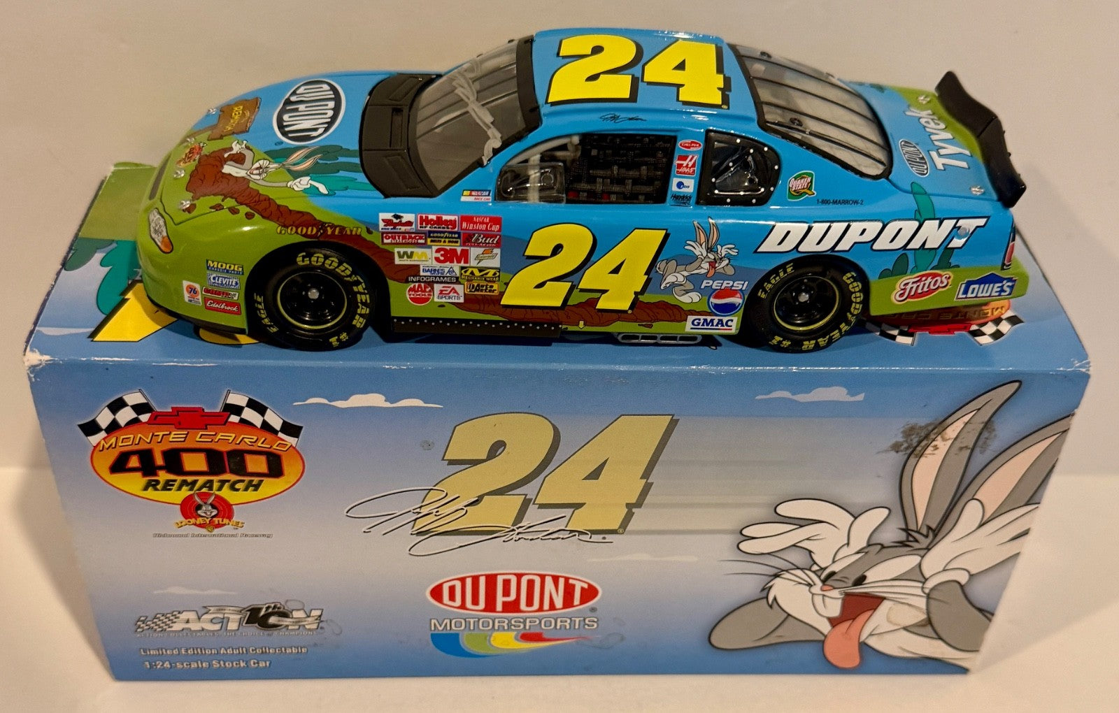 2002 Jeff Gordon Dupont Looney Tunes Signed Auto 1/24 Diecast Car W/ COA0