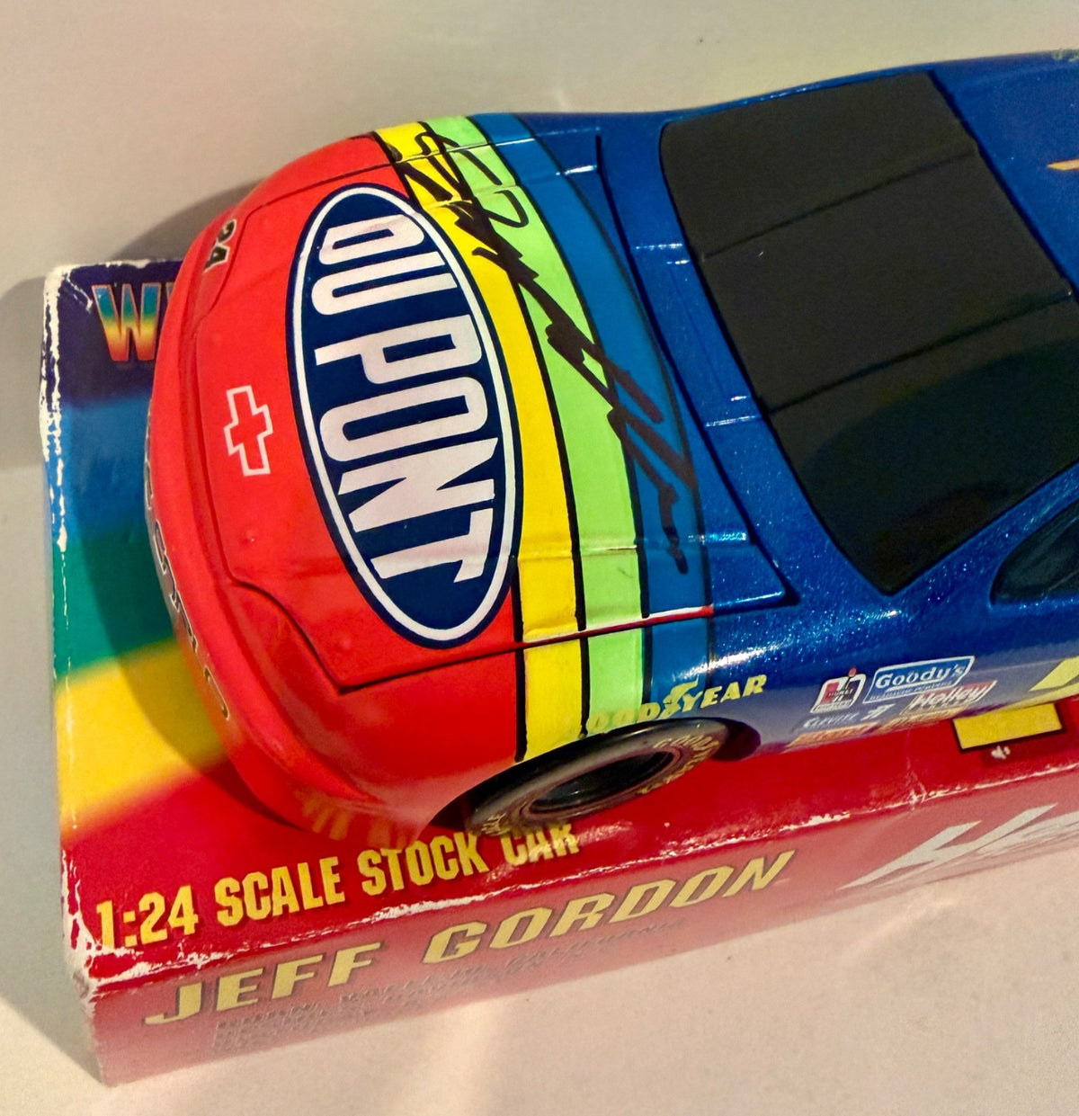 1995 Jeff Gordon Dupont Champion Rainbow Signed Auto 1/24 Diecast Car W/ COA1