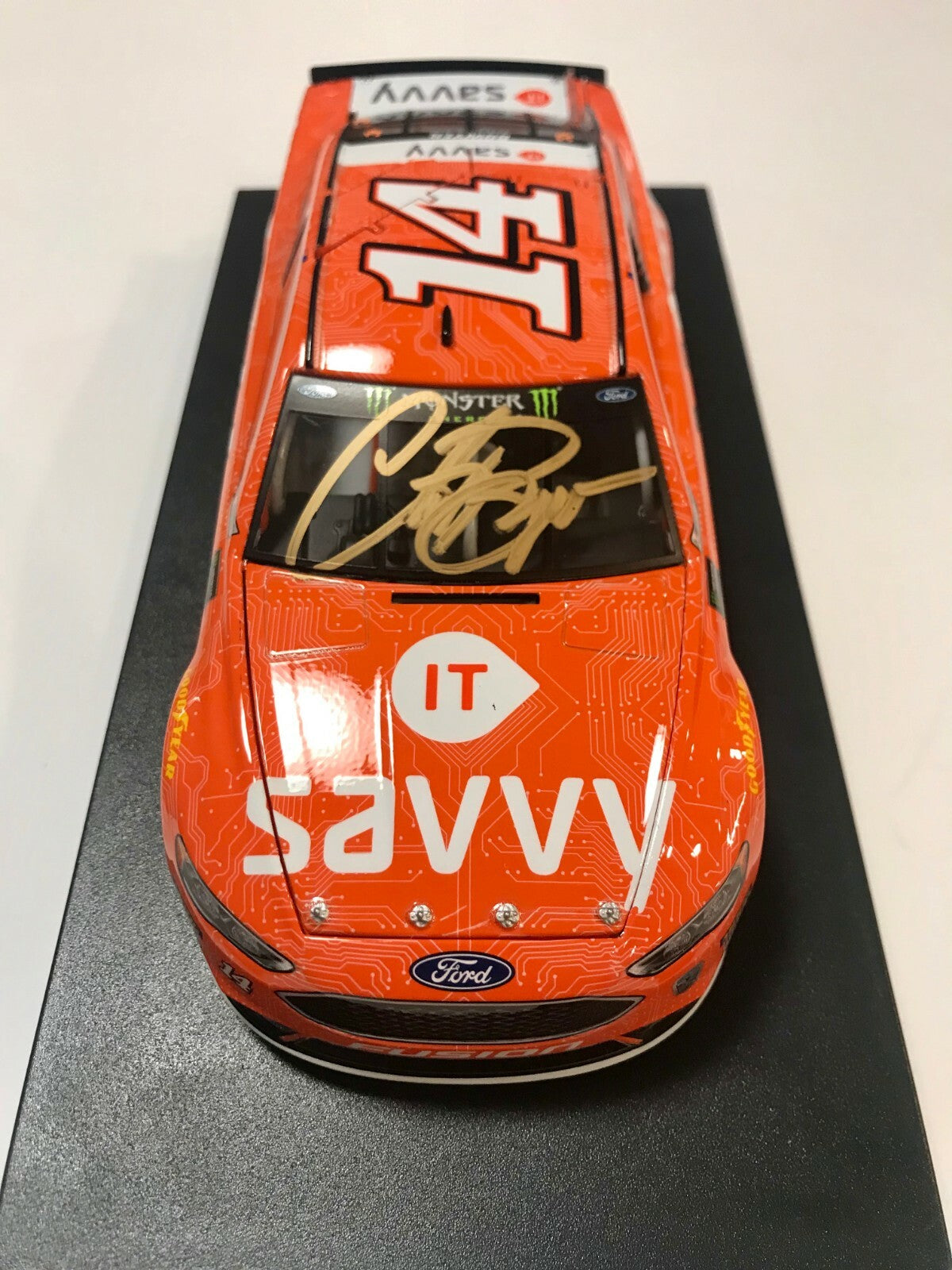 2018 Clint Bowyer SAVVY Ford Fusion NASCAR Signed Auto 1/24 Diecast Car COA2