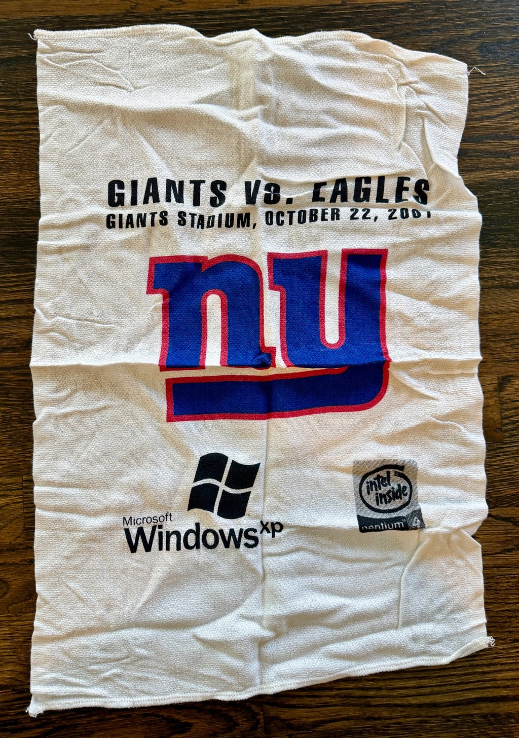 New York Giants Stadium Give Away SGA LOT Of 4 Scarf Towels 2010 Inaugural Coin4