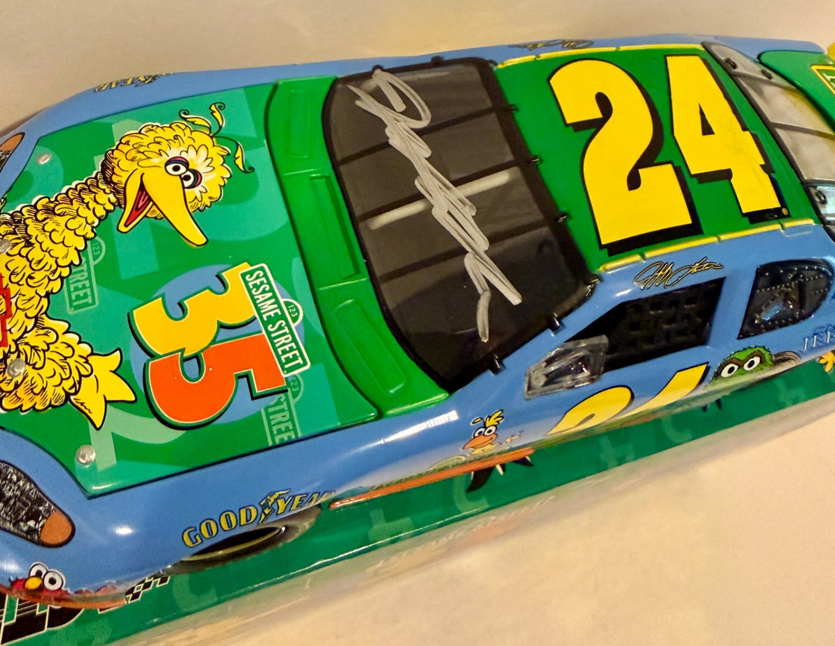 2004 Jeff Gordon Dupont Sesame Street Signed Auto 1/24 Diecast Car W/ COA1