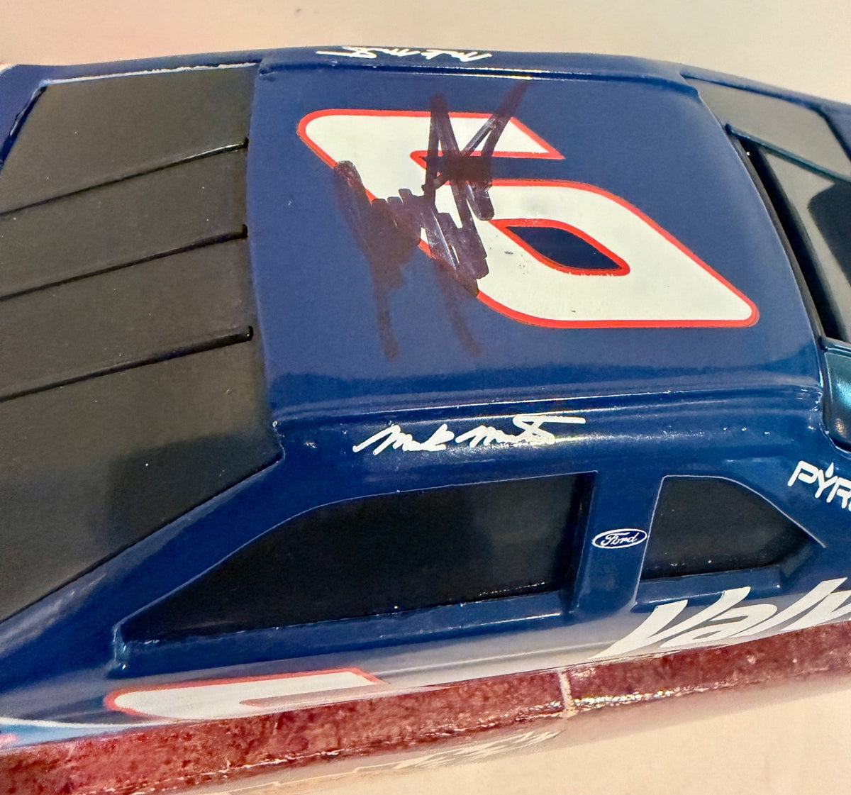 1995 Mark Martin Valvoline Indianapolis Signed Auto 1/24 Diecast Car W/ COA1