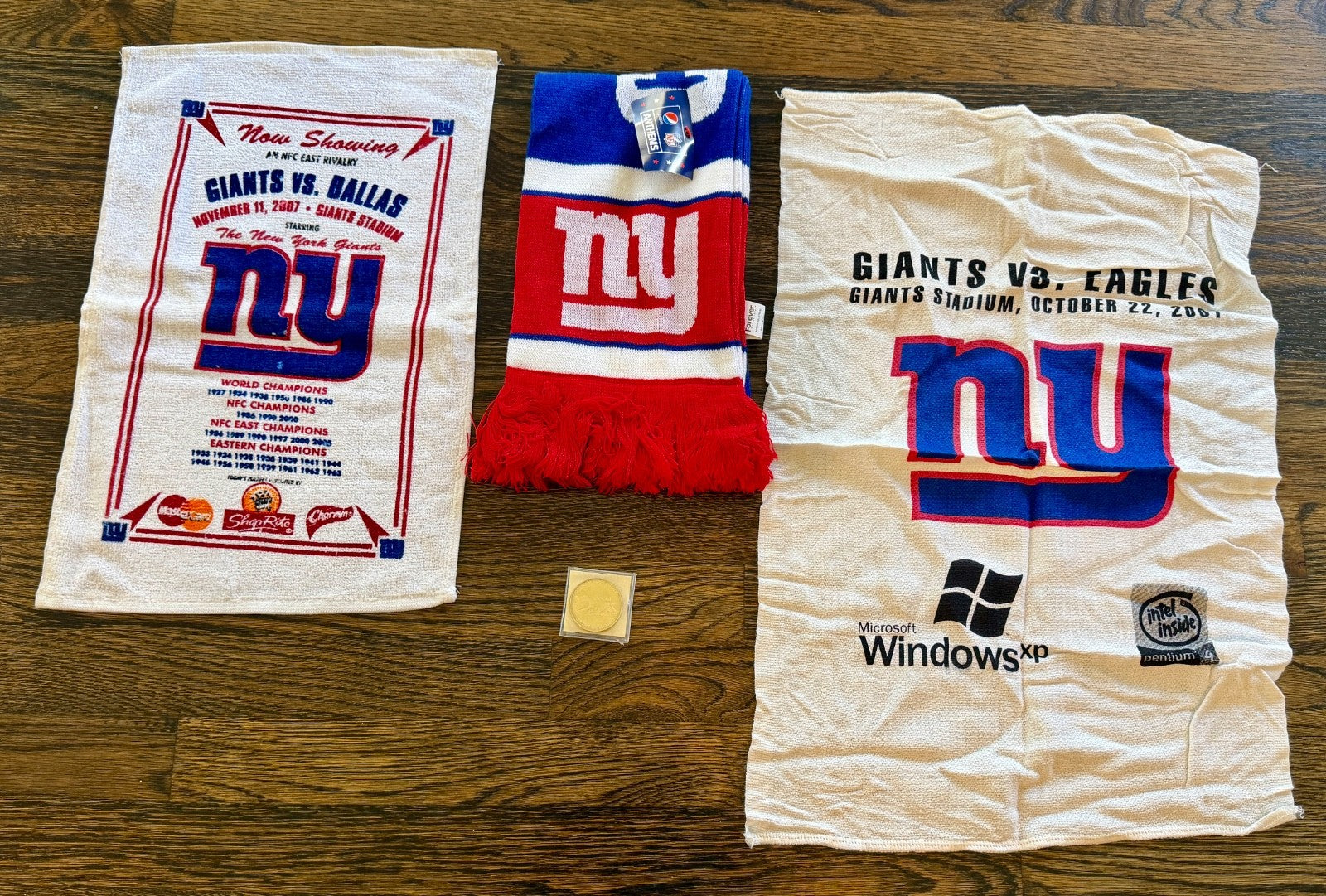 New York Giants Stadium Give Away SGA LOT Of 4 Scarf Towels 2010 Inaugural Coin0